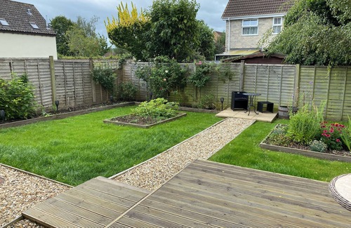 Street House | Comfortable Family Home Adjacent to Millfield School and Near Clarks Village