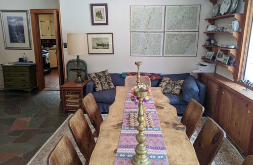 Lyme Center House | Comfortable family lake house with tennis court and private beach