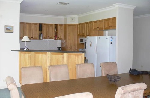 Gol Gol House | Comfortable family retreat on the Murray river. Magnificent views.