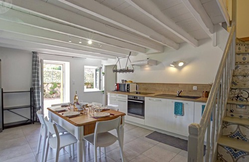 Belmont-de-la-Loire Cottage | Comfortable cottages with pool, pets welcome, fireplace, garden