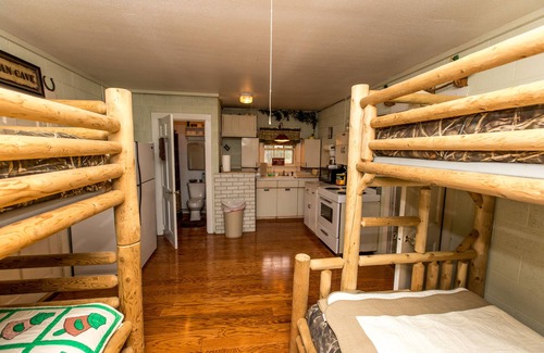 Clifton Cabin | Comfortable & Fun 'Lake House #1' Just Yards to Marina & Lake Access