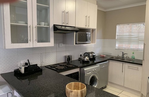 Langenhoven Park House | Comfortable Furnished Apartment Wi-fi free Parking