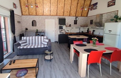 Carcassonne Villa | Comfortable gite well located bath/remous terrace enclosed garden dogs accepted!