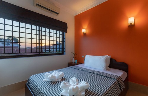 Downtown Siem Reap Hotel | Comfortable group of 10pax stay in 5 rooms-same floor, centrally located house