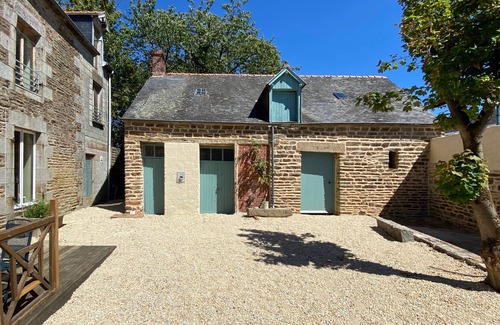 Montanel House | Comfortable Historic GITE for 14 persons - HotTub/Use of Tennis Court opposite