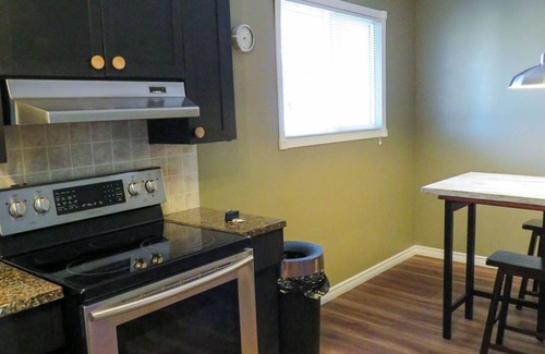East Kildonan Apartment | Comfortable "home away from home" - 1BR APT
