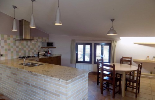 Fontcoberta Cottage | Comfortable house near Banyoles. Spacious space with barbecue and private pool.