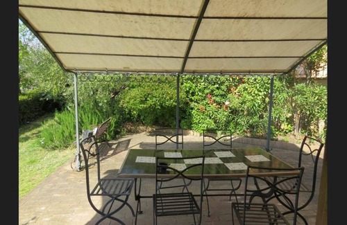 Pomaia Apartment | Comfortable independent apartment in Pomaia,with private garden,Wi-Fi, view