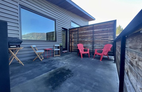 Nelson House | Comfortable lodging close to Whitewater & town