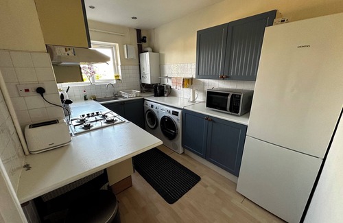 Sutton North Apartment | Comfortable Maisonette (Flat) in London