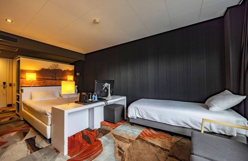 Uden Hotel | Comfortable Room Near De Maashorst and Playground Parking Provided