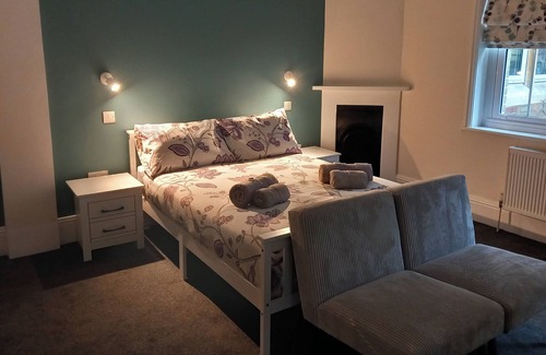 Cranleigh House | Comfortable Spacious Double Ensuite Room
