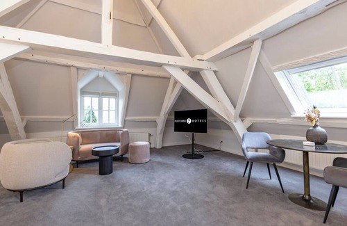 Baarlo Hotel | Comfortable Stay with Free parking and Onsite Dining! Near Kasteel D'Erp
