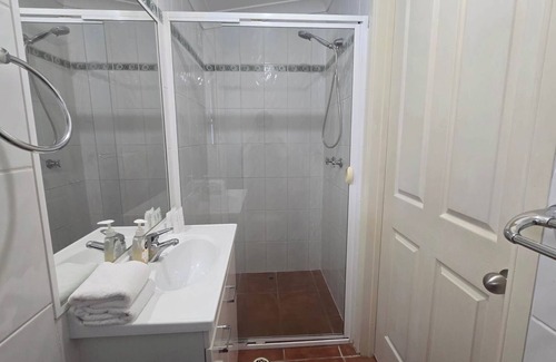 Mermaid Waters House | Comfortable Studio Granny Flat Mermaid Water