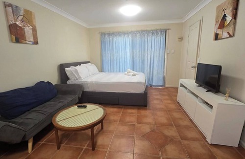 Mermaid Waters House | Comfortable Studio Granny Flat Mermaid Water
