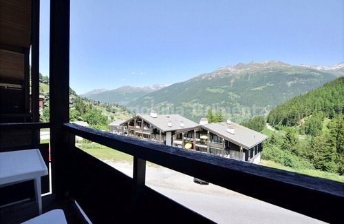 Grimentz Apartment | Comfortable studio on 2 levels for 2 to 4 people, living room with 1 divan bed, kitchen area with di