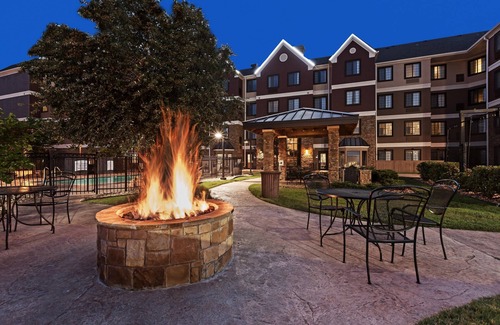 South Tulsa Condo | Comfortable Suite in Tulsa | FREE Breakfast + Fitness Center + Seasonal Outdoor Pool