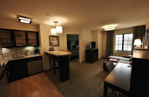 Liverpool Condo | Comfortable Suite Near Hancock International Airport | Free Breakfast + Fitness Center