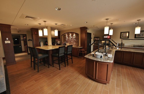 Liverpool Condo | Comfortable Suite Near Hancock International Airport | Free Breakfast + Fitness Center