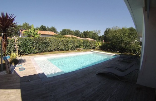 Tosse House | Comfortable swimming pool/Jacuzzi house Bordering Seignosse