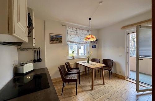 Laubegast Apartment | Comfortable & tastefully furnished apartment with balcony and shared use of the garden