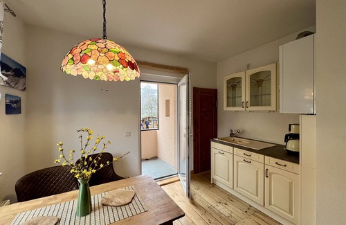 Laubegast Apartment | Comfortable & tastefully furnished apartment with balcony and shared use of the garden