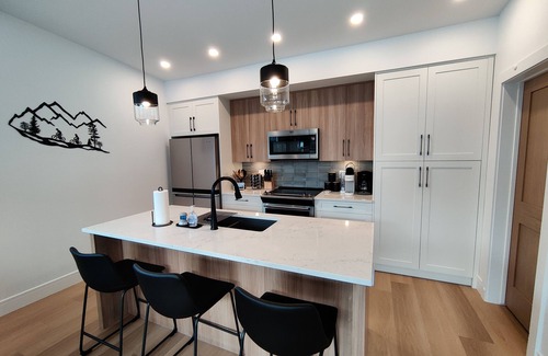Teepee Town Ski Chalet | Comfortable Townhome w/Stunning Views, 4 bdrms, Deck, & Fireplace