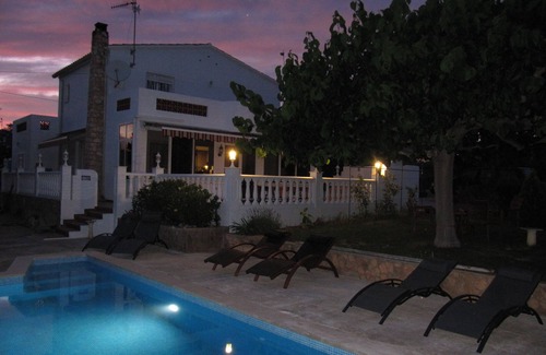 L'Ampolla Villa | Comfortable vacation villa with private pool, air conditioning and sea view