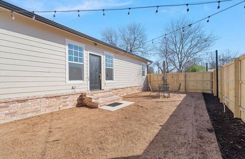 Brazos House | Comfortable walk to Magnolia & Just a short drive to Baylor