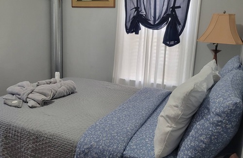 Roselle Bed & Breakfast | Comfortable with WiFi and AC in welcoming Roselle