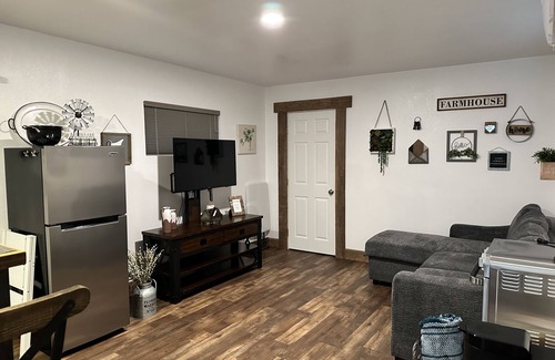 Callender Apartment | Comfortable1 Bedroom 1 Bath upstairs apartment Private Parking. Gated Property