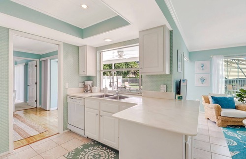 Kings Lake House | Comfortably-Chic, Pool Home Retreat, Old Naples, Beaches, Shops & Restaurant