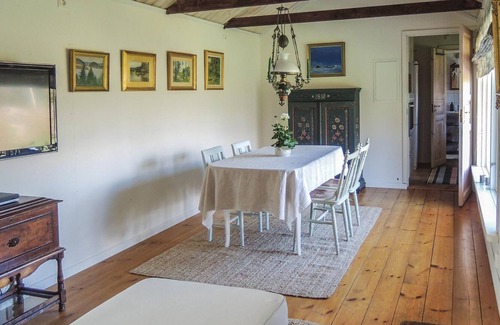 Granna House | Comfortably furnished cottage with good standard and beautiful location by the lake Brunn.