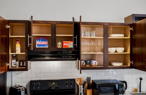 Downtown Kansas City Apartment | Comfy 1BR Near Arrowhd & TMobile Parking, Rooftop
