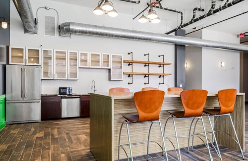 Downtown Kansas City Apartment | Comfy 1BR Near Arrowhd & TMobile Parking, Rooftop