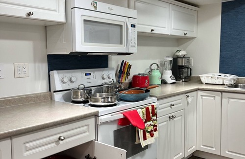 Saskatoon House | Comfy 2-bedroom basement with kitchen/bath for you.