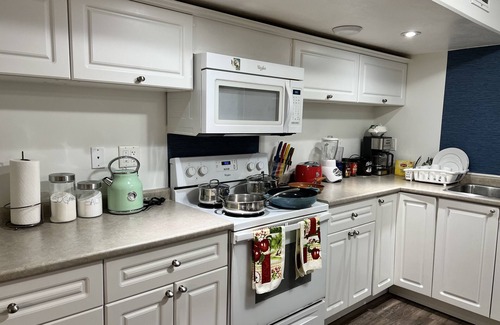 Saskatoon House | Comfy 2-bedroom basement with kitchen/bath for you.