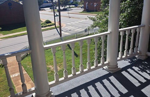 Martha Jefferson House | Comfy 2-bedroom plus loft historic building renovated, convenient to everything