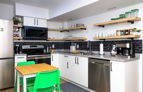 Leduc House | Comfy 2BR Guest Suite in Leduc 12 Mins to YEG Airport