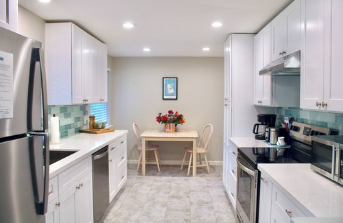 Edmonds House | Comfy 3 bedroom, pet-friendly home, big backyard, 5 minutes to Downtown Edmonds.