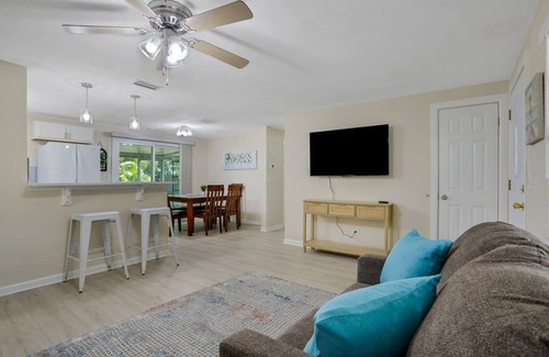 Orange Park House | Comfy 5 bedroom -2 bathroom house in Orange Park