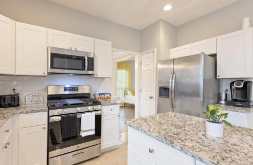 Marietta House | Comfy 5Bed Gem! Fenced Back Yard, Game Room, Free Parking, Snacks, Pet Okay!