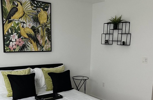 SilverLakes Condo | Comfy Chic Town Home