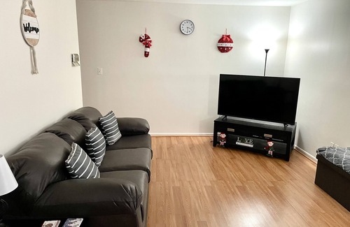 Hackensack Condo | Comfy, Clean & Spacious w/2 TVs, parking, laundry