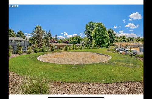 Troutdale House | Comfy Cool Condo 5min from McMenamins Edgefield &10min from Columbia River Gorge