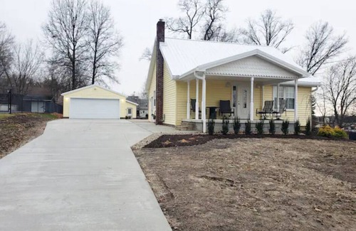 Howland Corners House | Comfy Cottage in the Middle of Everything!
