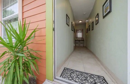 East Ybor House | Comfy & Cozy Ybor City Studio steps from 7th Ave.