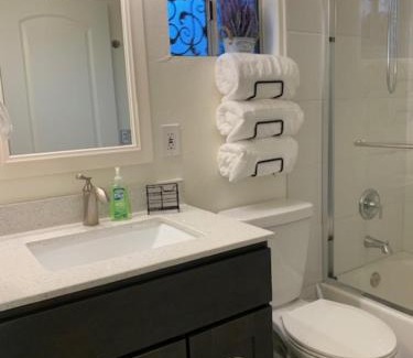 Hayward Apartment | Comfy Family Apartment Home Free Parking Wi-fi
