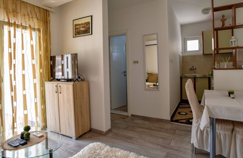Bijeli do Apartment | Comfy Flat w Balcony 5 min to Greco Beach in Budva