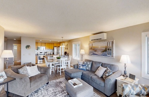 Maple City Condo | Comfy Glen Arbor condo with stunning Lake Michigan views, deck, & fireplace